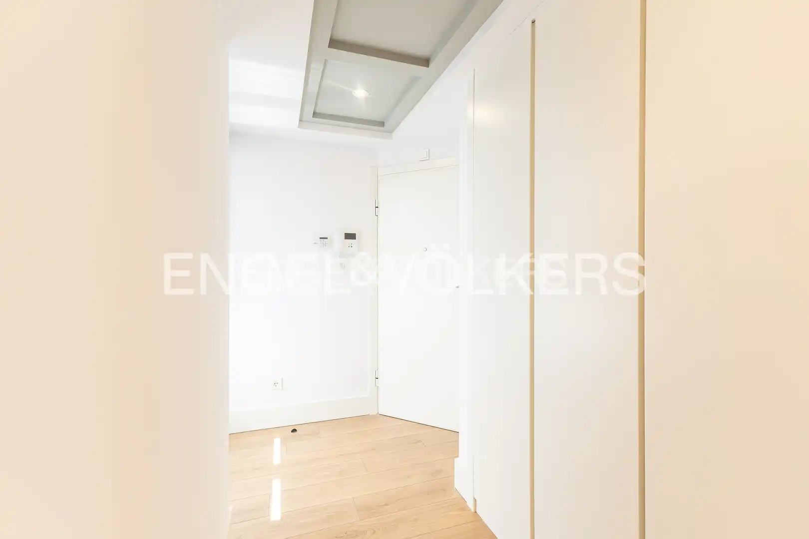 Flat for sale in Madrid  with Air Conditioner, Heating and Storage room