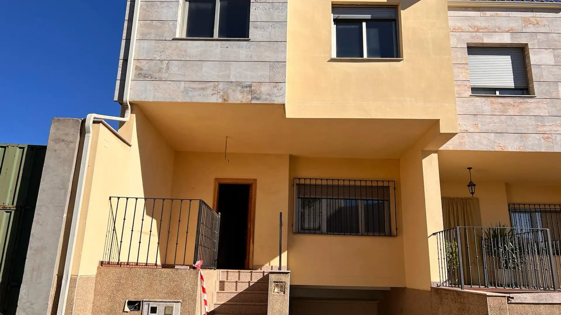 Vista exterior de Casa adosada en venta en Villarrubia de los Ojos con Trastero