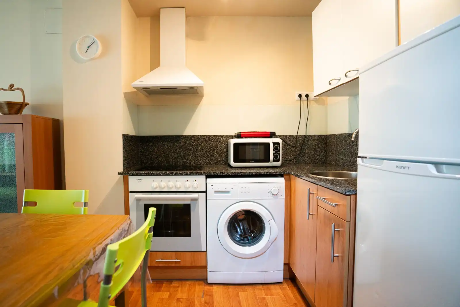 Cocina de Apartamento en venta en Val de San Vicente  con Calefacción, Parquet y Amueblado
