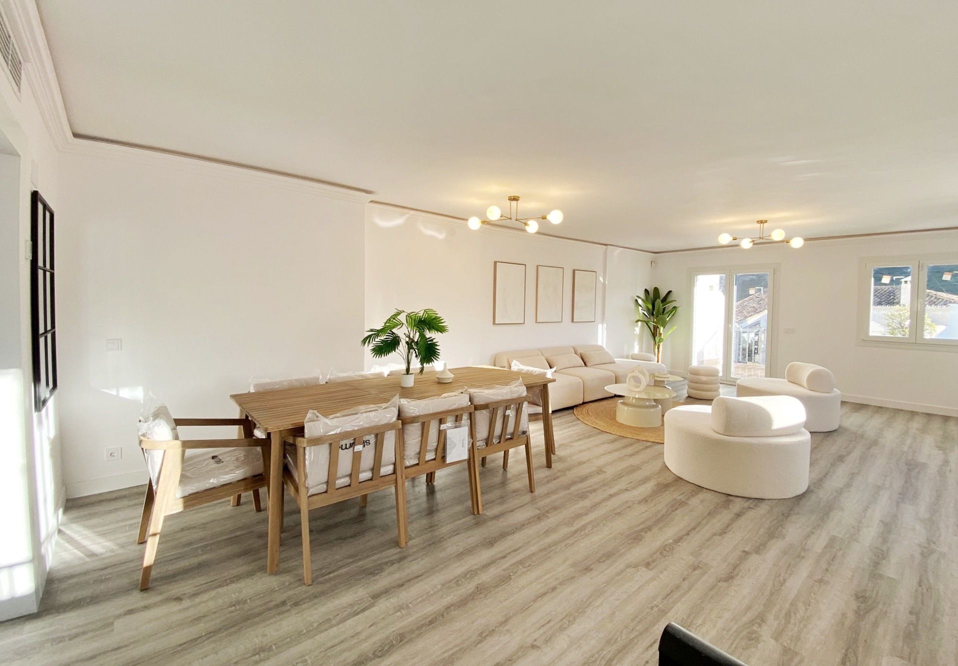 Living room of Duplex for sale in Benahavís  with Air Conditioner, Heating and Parquet flooring