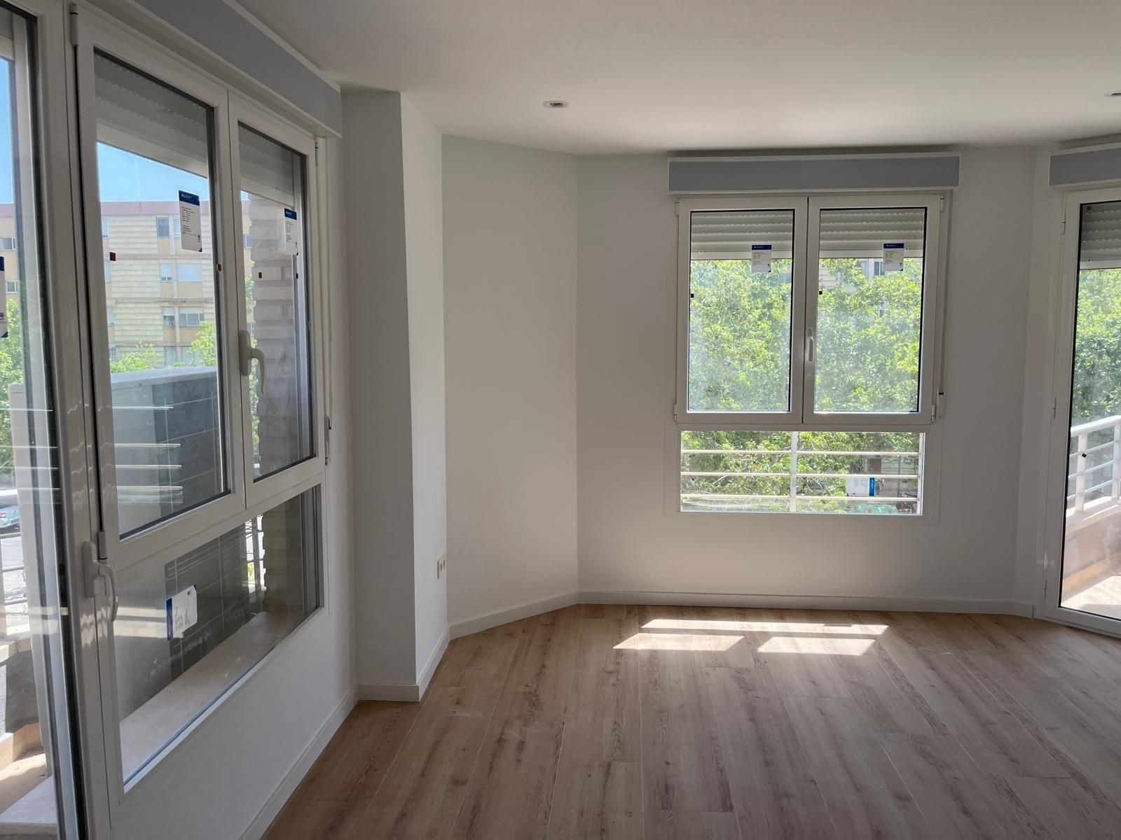 Habitación de Piso de alquiler en  Murcia Capital con Aire acondicionado y Balcón