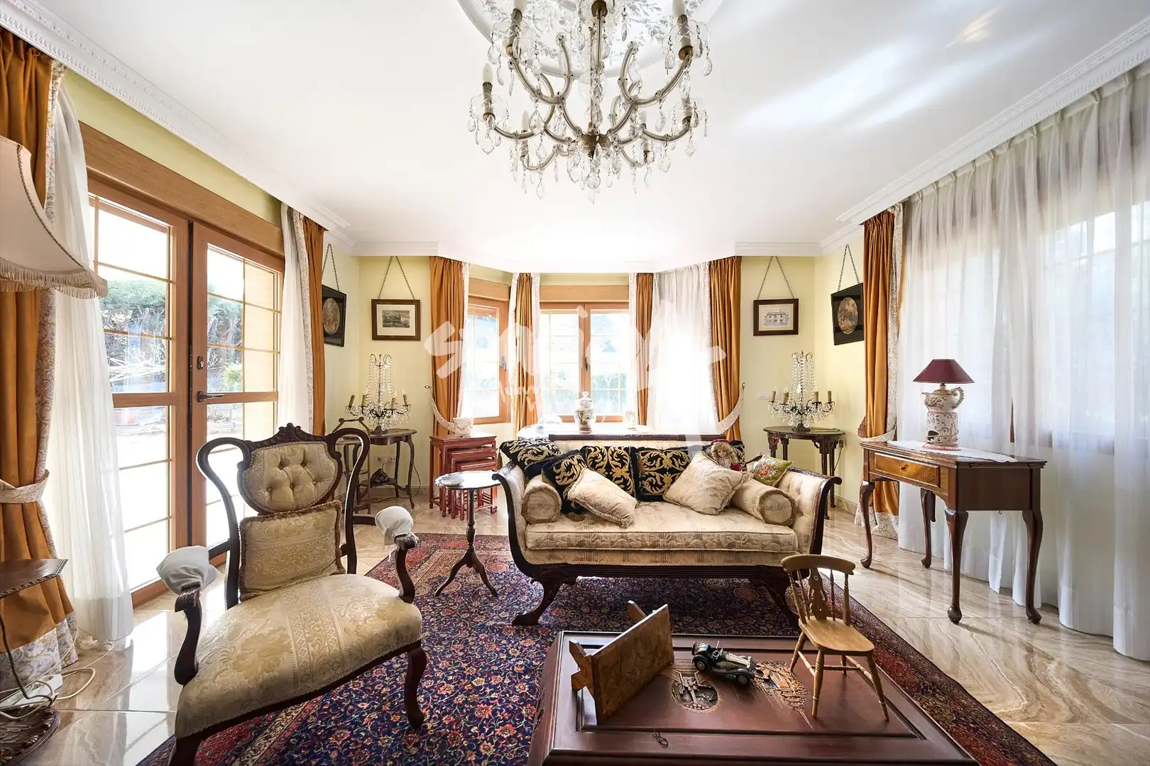 Sala d'estar de Casa o xalet en venda en El Escorial amb Calefacció, Jardí privat i Terrassa