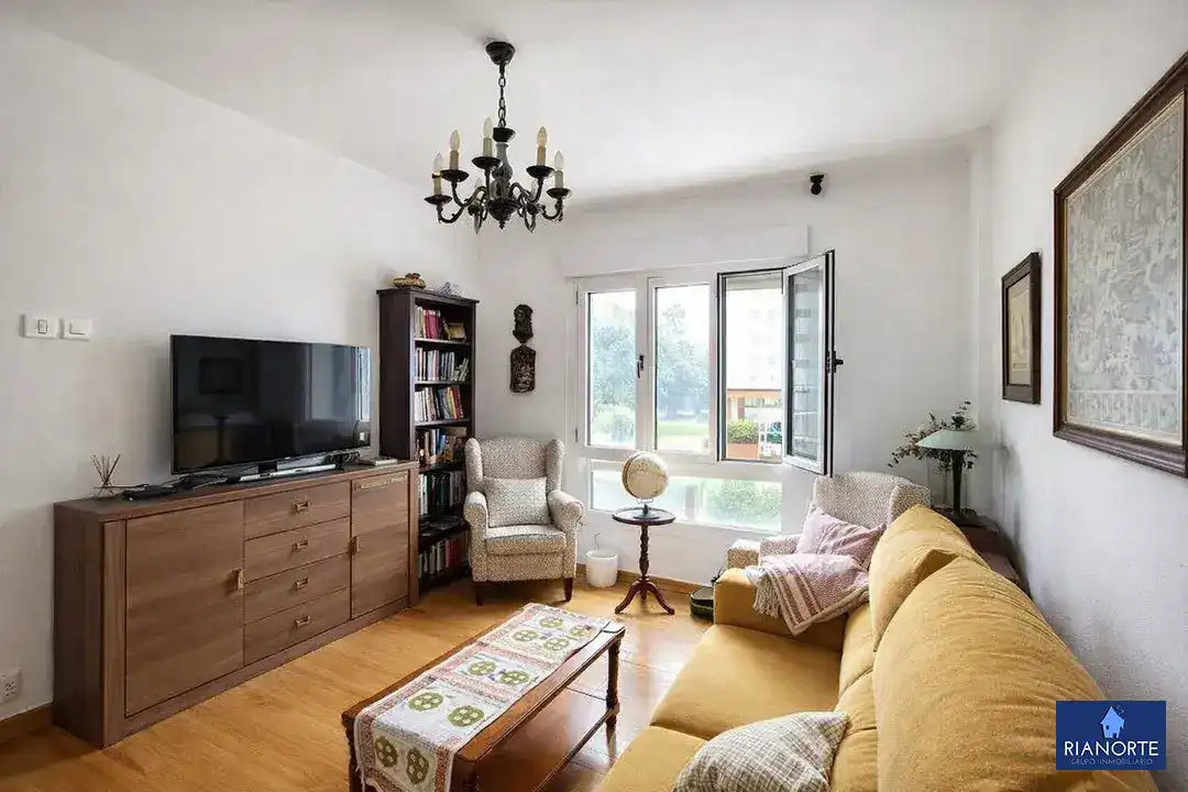 Sala de estar de Piso en venta en Gozón con Calefacción, Trastero y Amueblado