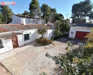 Vista exterior de Casa o xalet en venda en Alcázar de San Juan amb Aire condicionat, Terrassa i Balcó