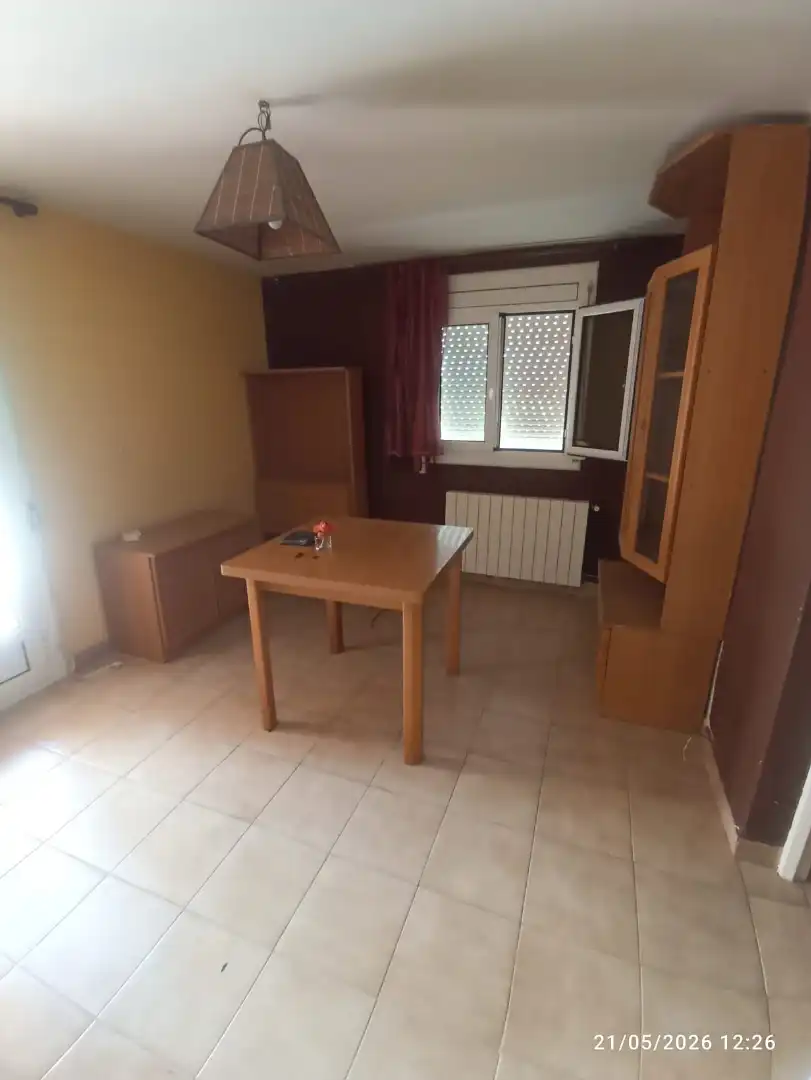 Schlafzimmer von Wohnung zum Verkauf in Berga mit Heizung, Waschmaschine und Balkon