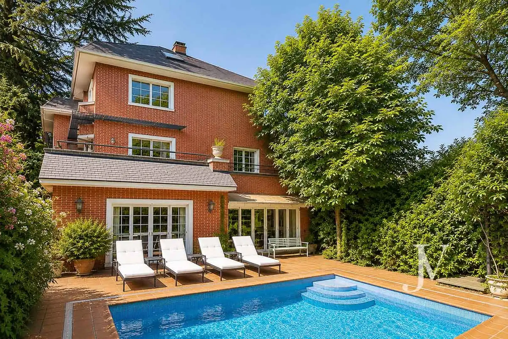 Piscina de Casa o chalet en venta en Madrid con Aire acondicionado, Calefacción y Jardín privado