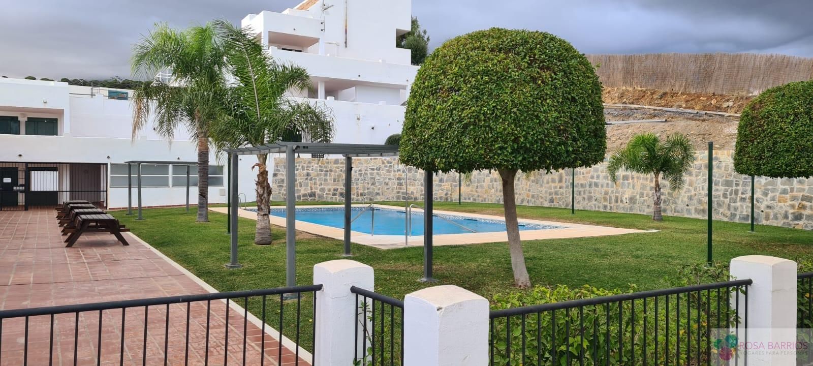 Piscina de Dúplex en venda en Estepona amb Aire condicionat, Terrassa i Moblat