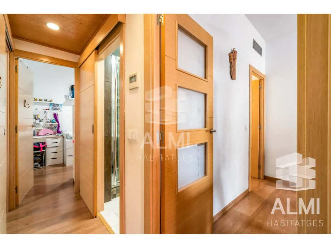 Wohnung zum Verkauf in Barcelona mit Klimaanlage, Parkett und Terrasse