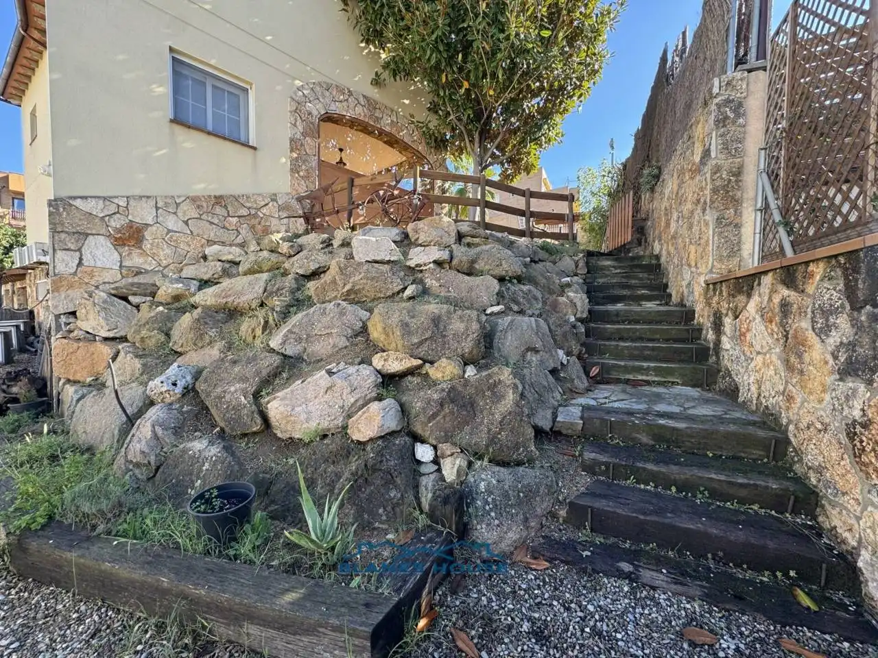 Vista exterior de Casa o xalet en venda en Blanes amb Aire condicionat, Calefacció i Jardí privat