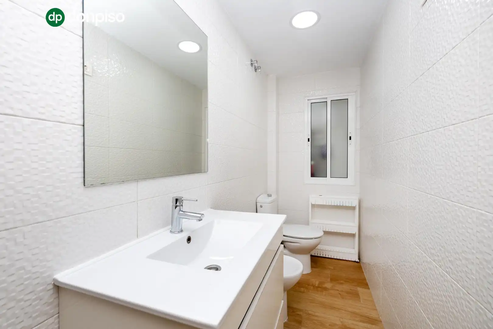 Baño de Piso en venta en Granada con Aire acondicionado, Calefacción y Terraza