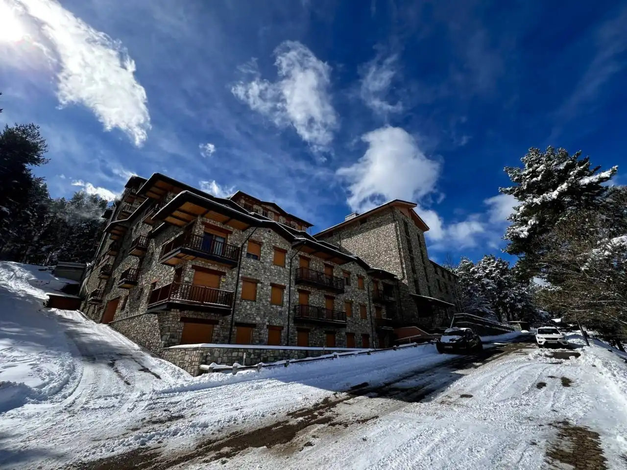 Vista exterior de Apartamento de alquiler en Alp con Calefacción, Terraza y Amueblado