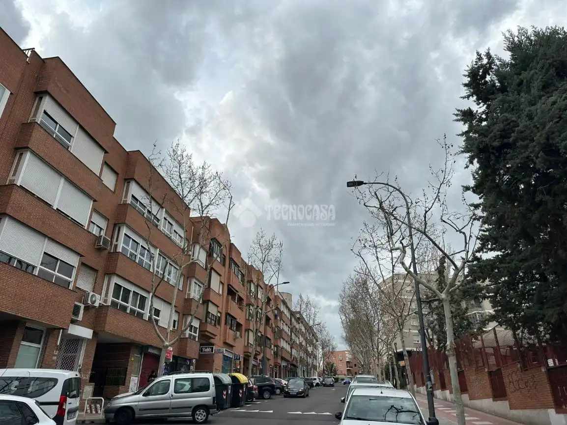 Vista exterior de Pis en venda en San Sebastián de los Reyes amb Terrassa i Balcó