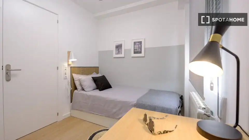 Habitación de Piso para compartir en Valencia con Aire acondicionado, Calefacción y Amueblado