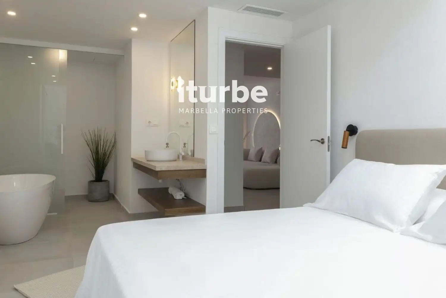 Habitación de Casa adosada de alquiler en Marbella con Aire acondicionado, Terraza y Piscina
