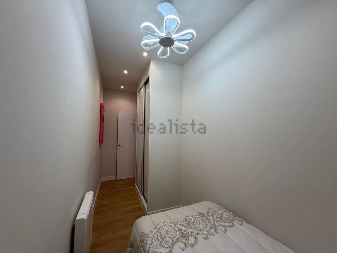 Dormitori de Estudi en venda en L'Hospitalet de Llobregat amb Parquet i Moblat