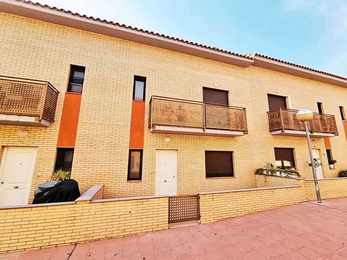 Exterior view of Single-family semi-detached for sale in María de Huerva  with Heating, Parquet flooring and Terrace