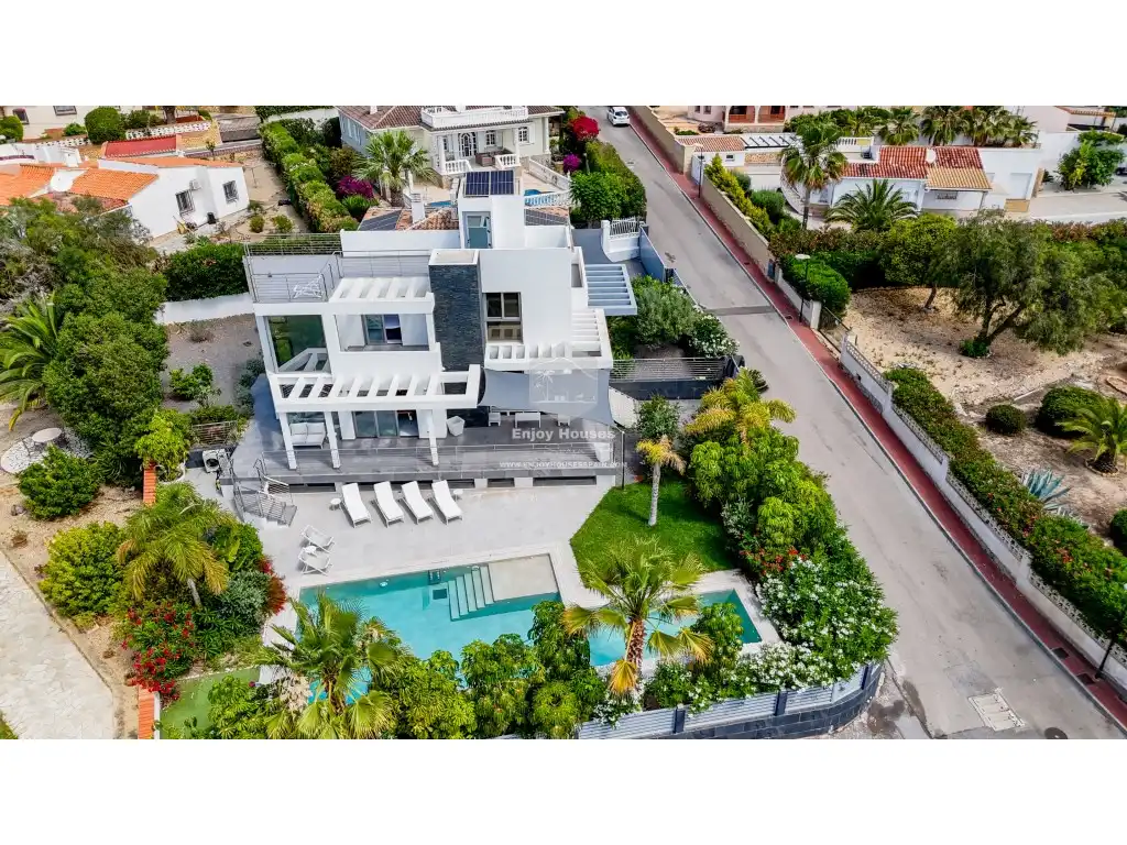 Casa con terraza en venta en Coloma, imagen 2