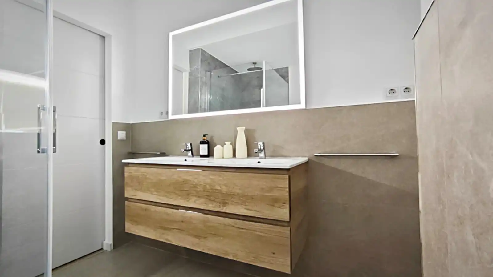 Baño de Piso en venta en  Palma de Mallorca con Aire acondicionado y Amueblado