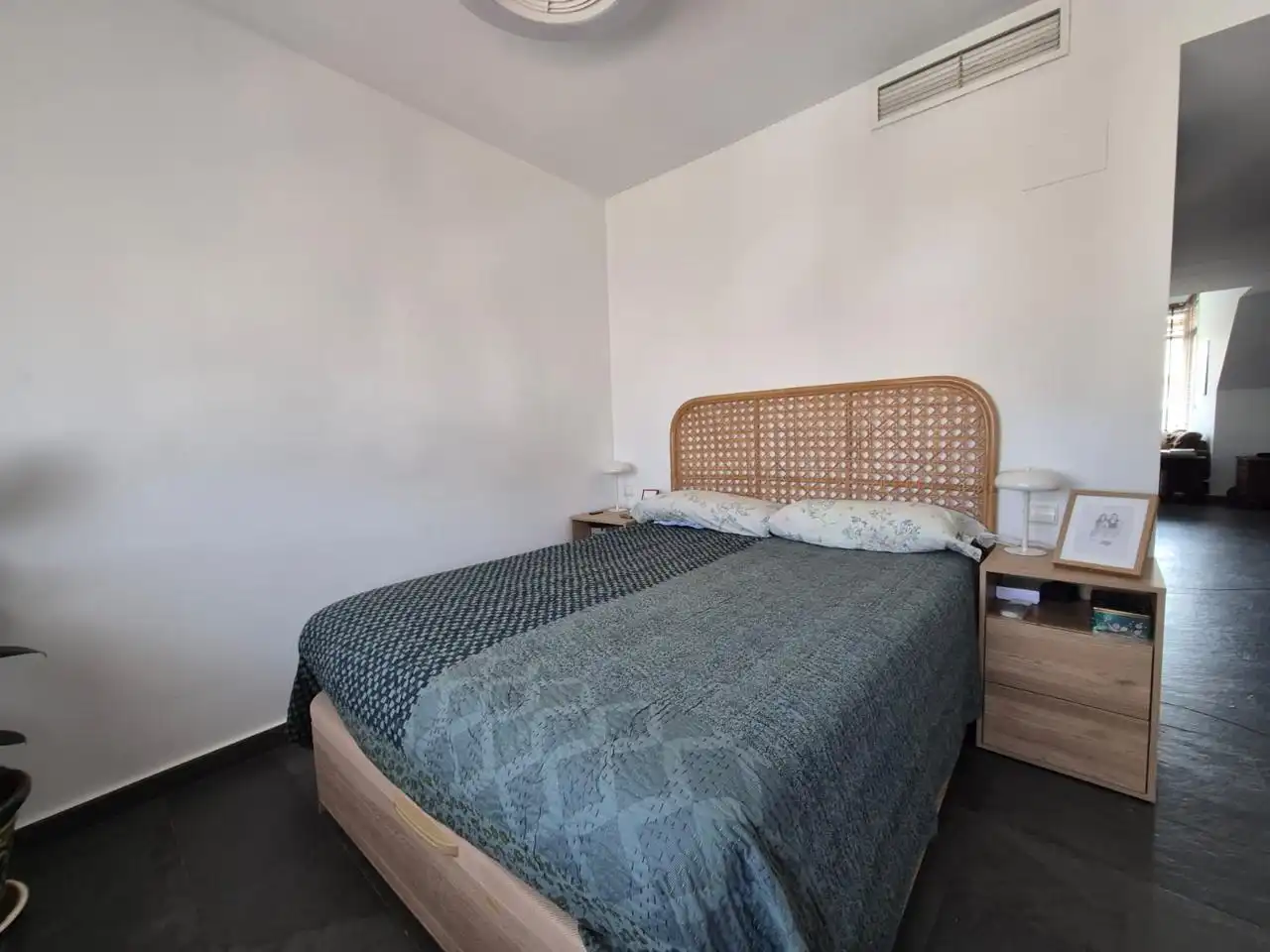 Habitación de Piso en venta en Alicante / Alacant con Aire acondicionado, Terraza y Amueblado