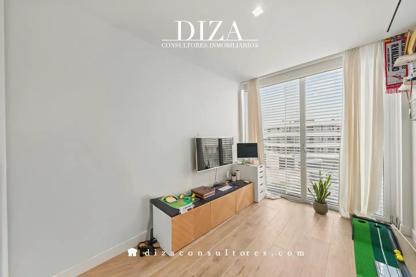 Sala de estar de Casa o chalet en venta en La Moraleja con Aire acondicionado, Calefacción y Jardín privado