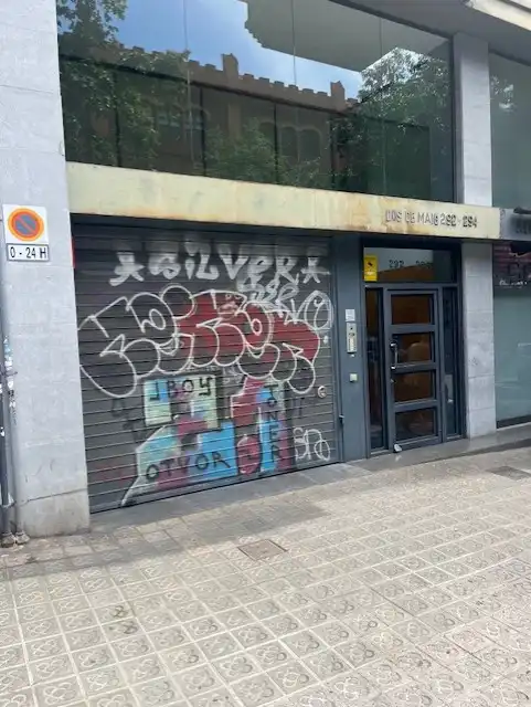 Außenansicht von Garage zum Verkauf in Barcelona