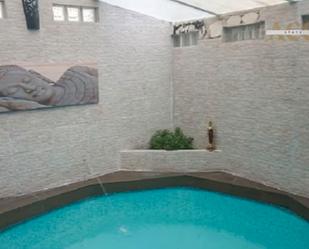 Piscina de Casa adosada en venda en Camarenilla amb Aire condicionat, Calefacció i Jardí privat