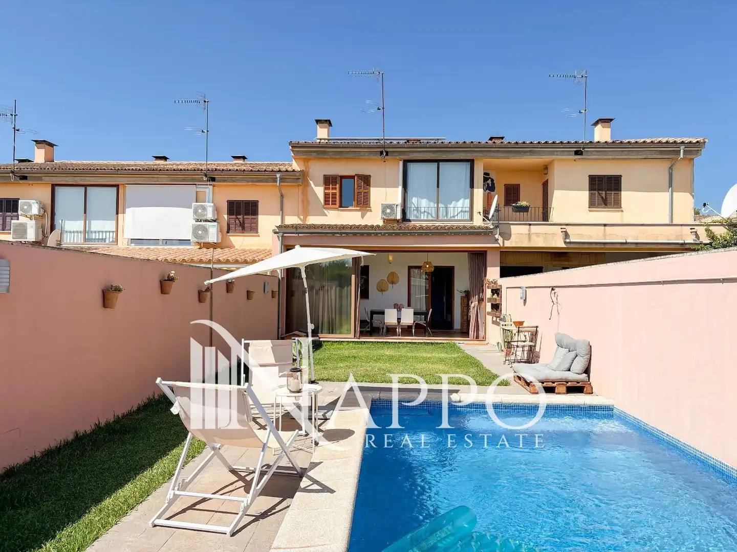 Maison mitoyenne avec piscine à vendre à Pou