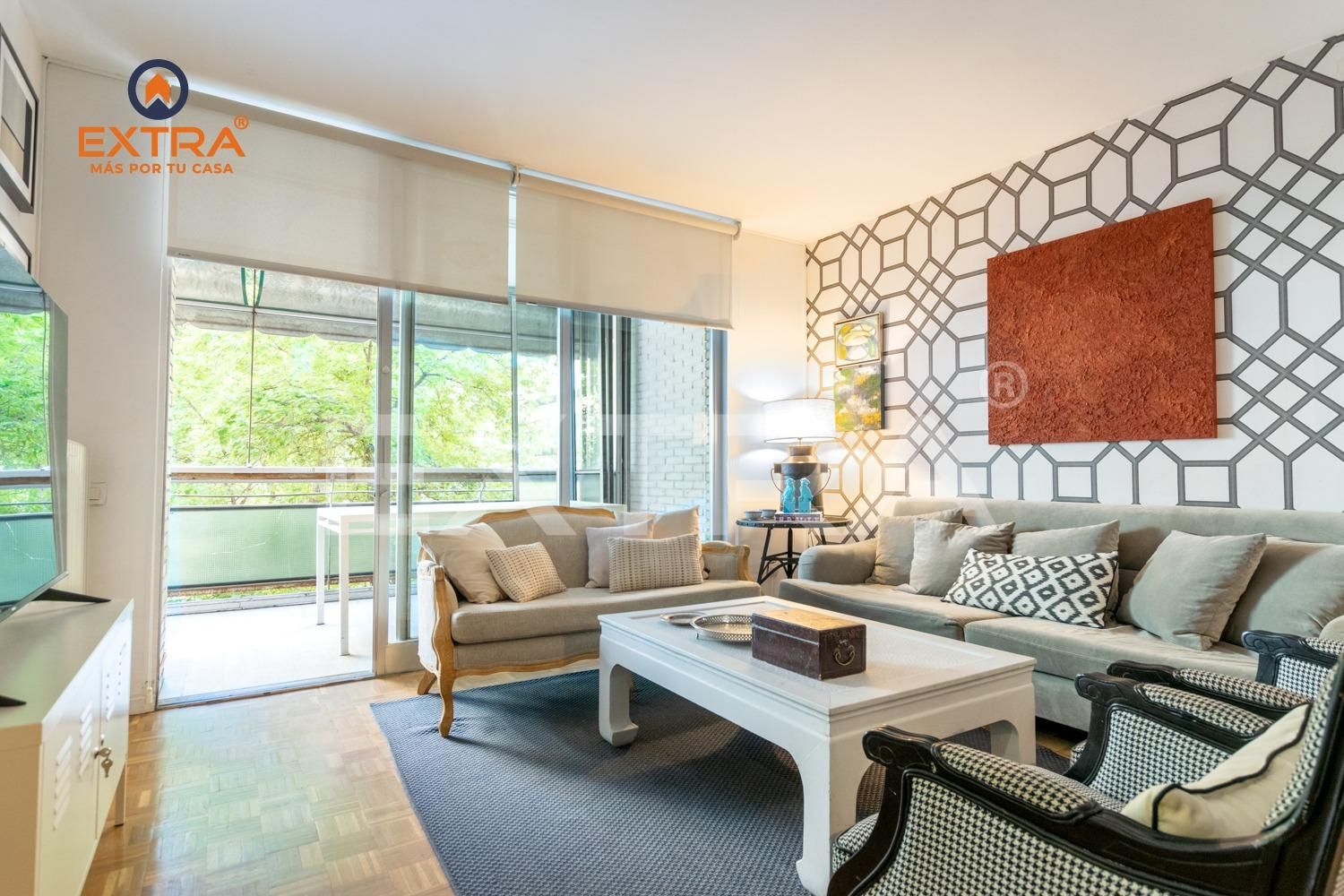 Sala de estar de Piso en venta en  Madrid Capital con Calefacción, Jardín privado y Parquet