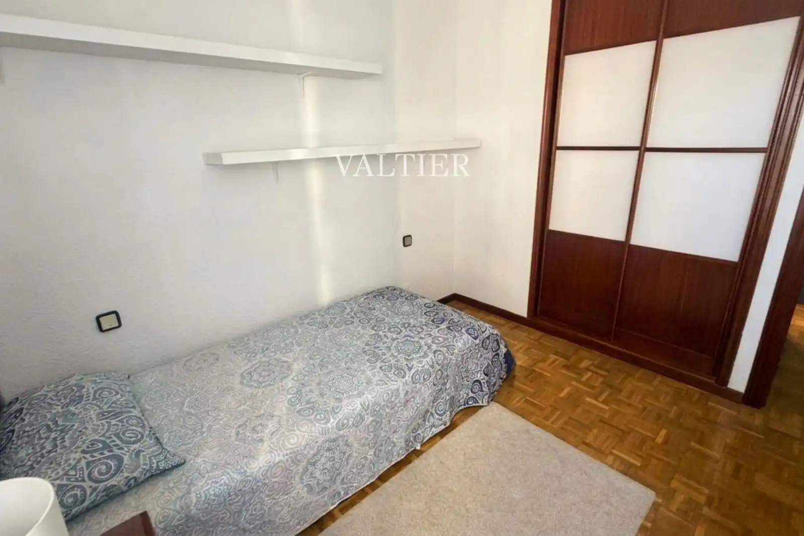 Schlafzimmer von Wohnung zur Miete in Madrid mit Klimaanlage, Terrasse und Möbliert