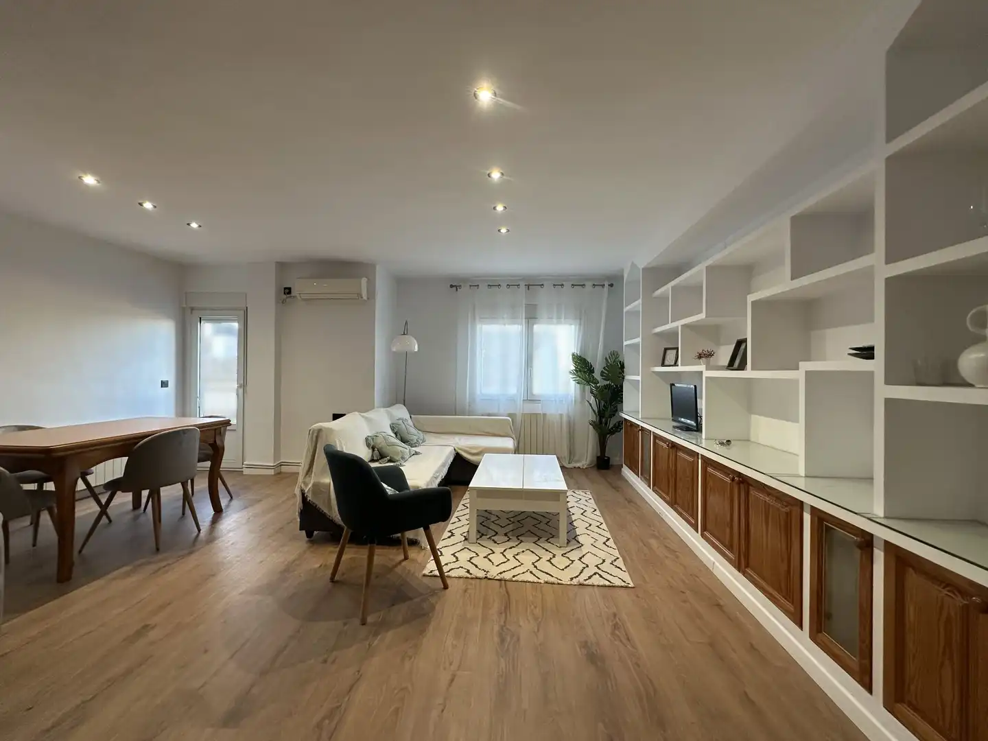 Living room of Flat for sale in Agullent  with Air Conditioner, Heating and Furnished