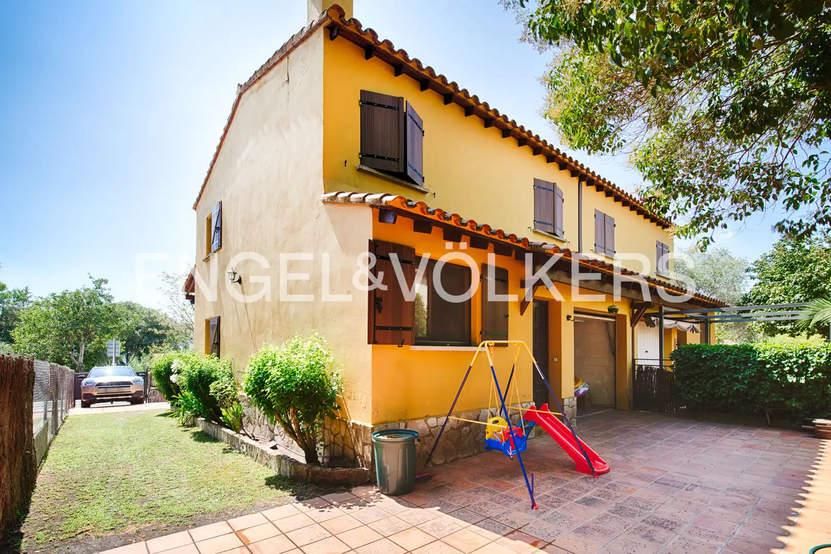 Vista exterior de Casa adosada en venta en Maçanet de Cabrenys con Calefacción y Jardín privado