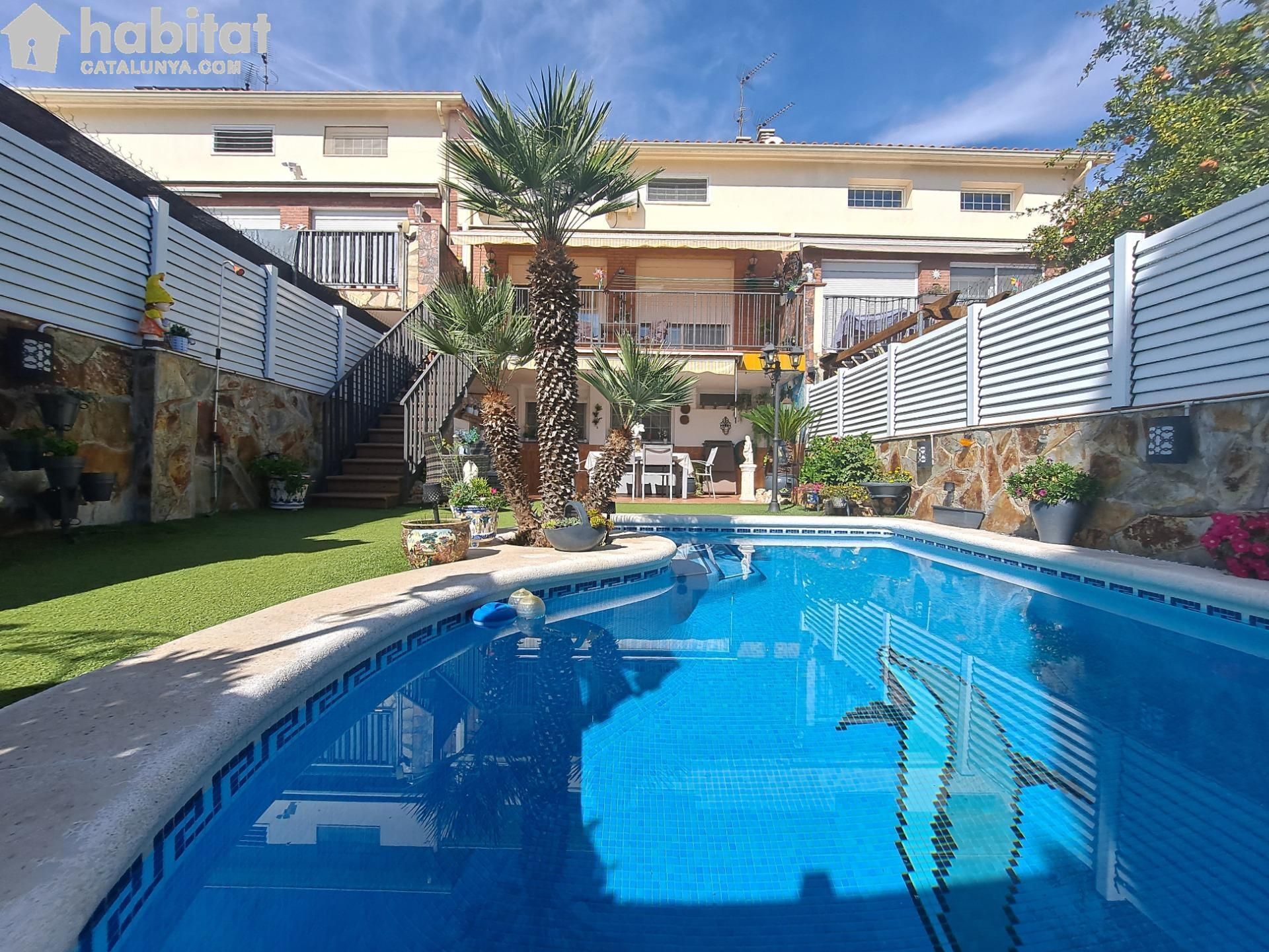 Piscina de Casa adosada en venda en Sant Llorenç d'Hortons amb Aire condicionat, Calefacció i Terrassa