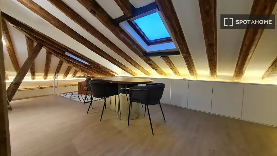 Room in Trafalgar