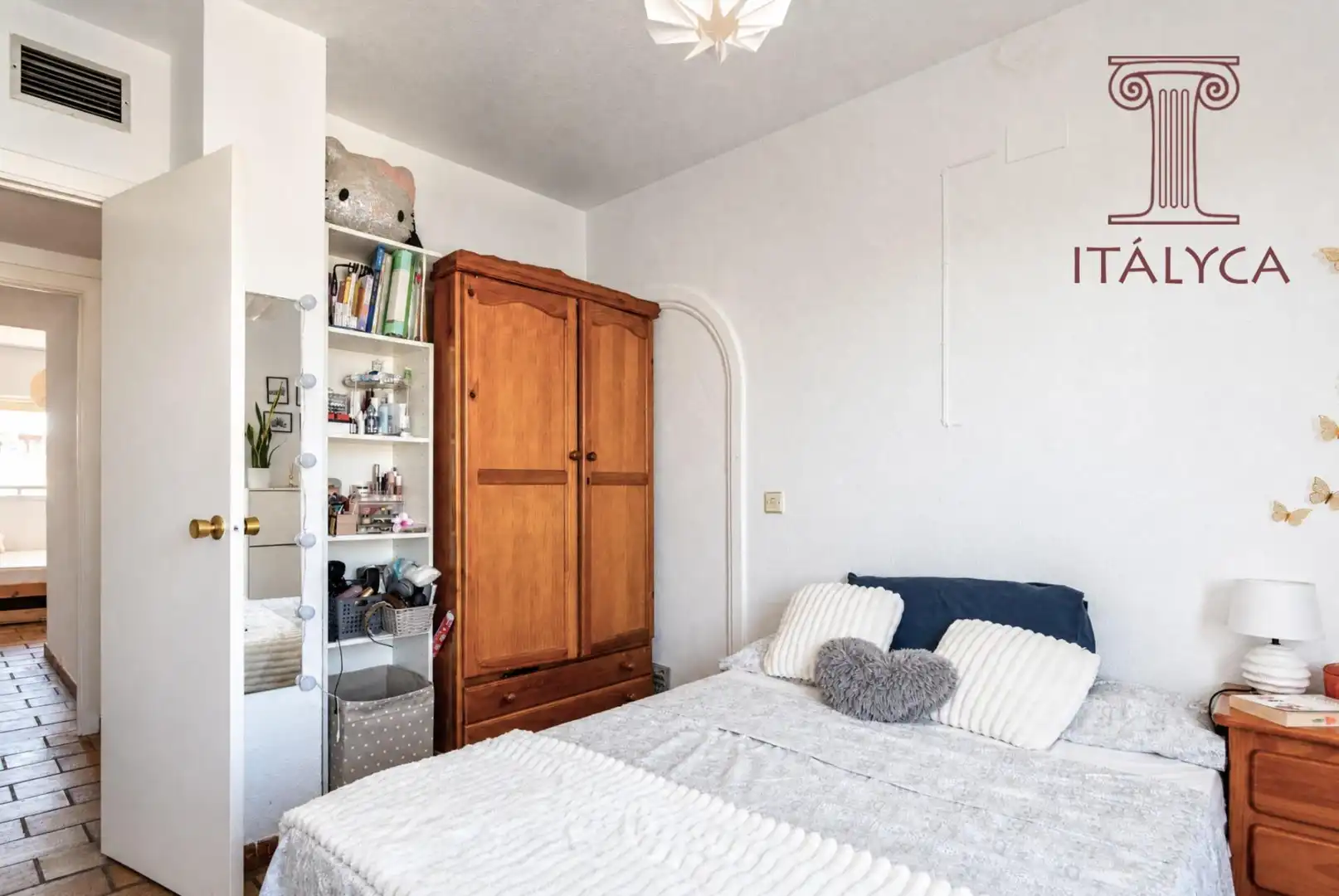 Bedroom of Flat for sale in Sevilla  with Air Conditioner, Heating and Terrace