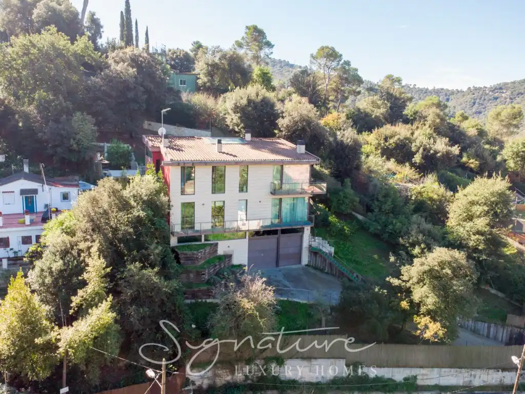 Vista exterior de Casa o chalet en venta en Barcelona con Aire acondicionado