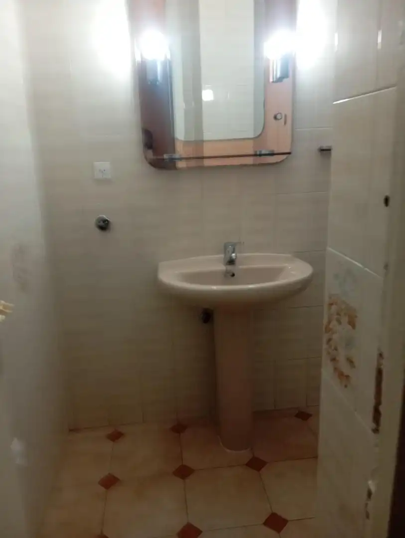 Bathroom of Flat for rent in Sevilla  with Air Conditioner and Furnished