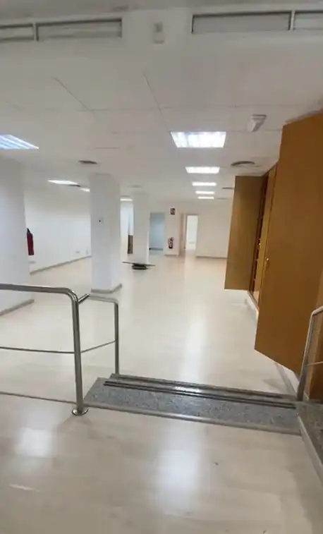 Local comercial de lloguer a Avinguda Oscar Espla 15, imagen 4