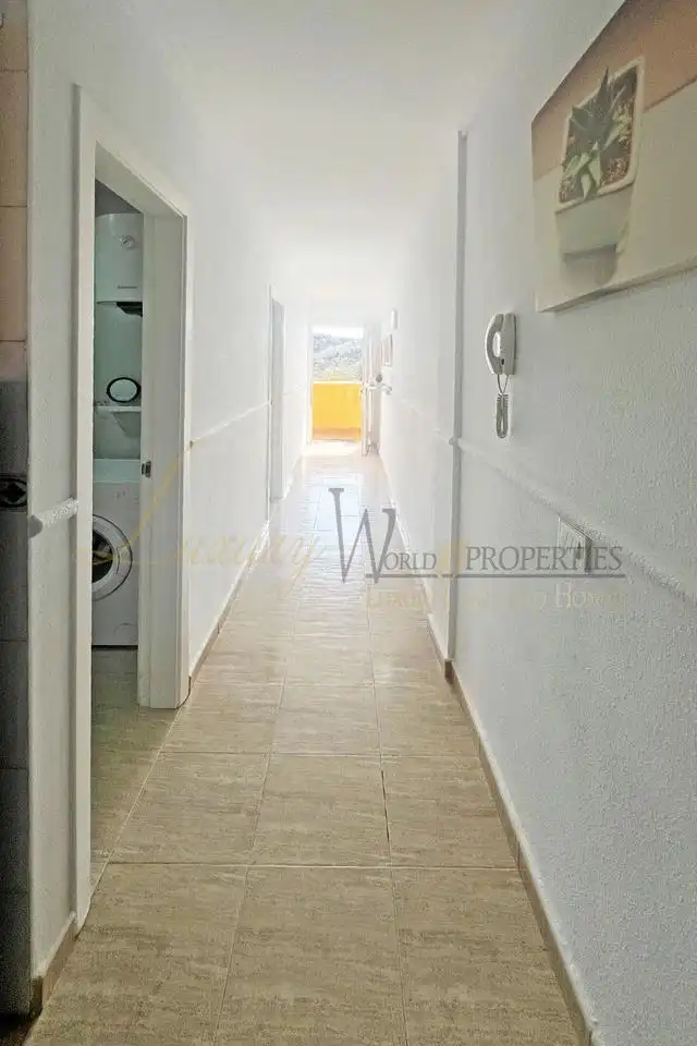 Apartamento en venta en Arona con Terraza, Amueblado y Piscina comunitaria
