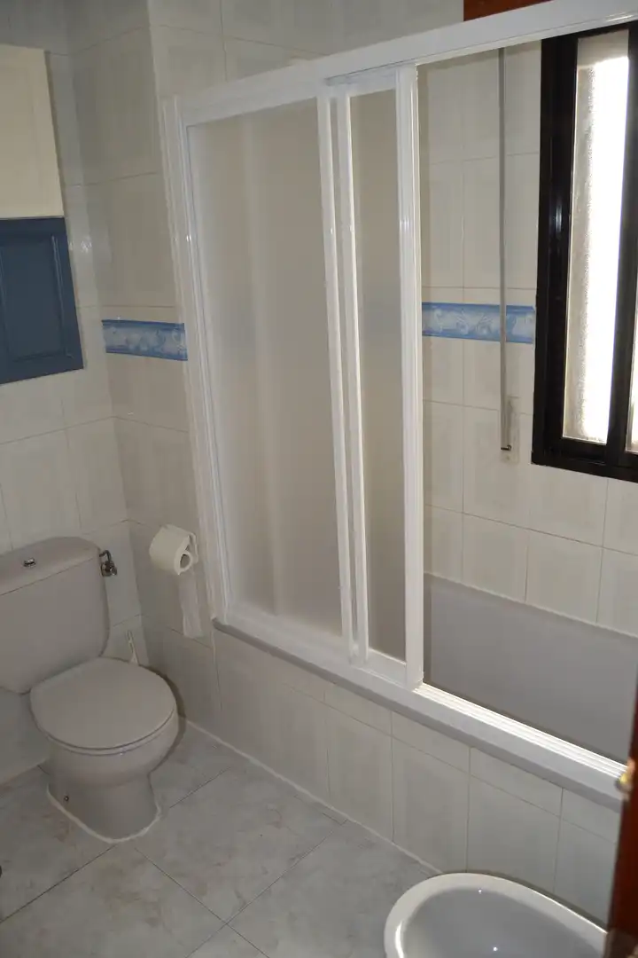 Bathroom of Flat for sale in Plasencia  with Air Conditioner, Heating and Terrace