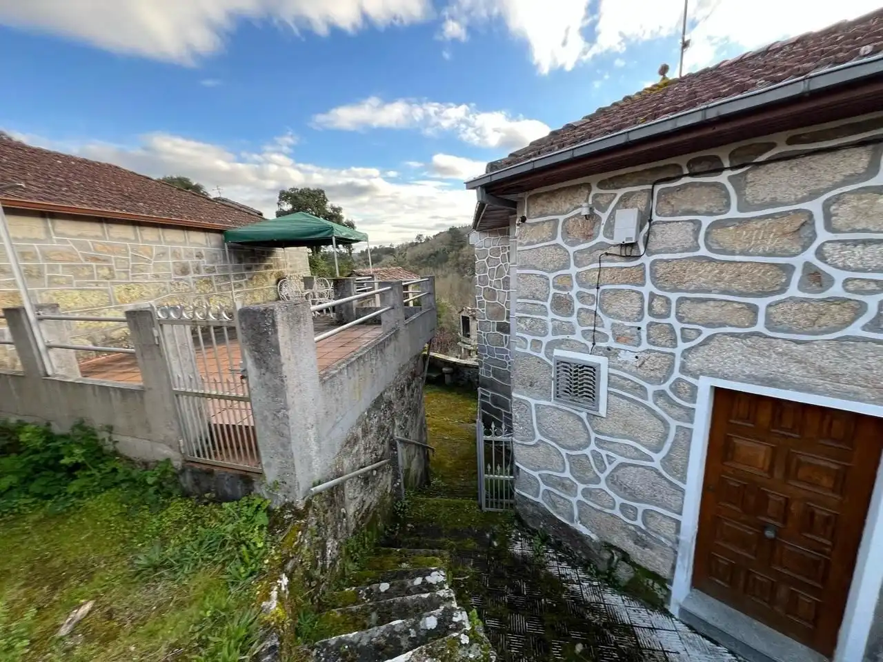 Vista exterior de Casa o xalet en venda en Ourense Capital  amb Terrassa i Moblat