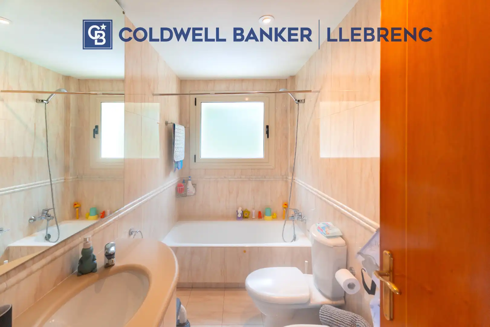 Baño de Casa o chalet de alquiler en Barcelona con Aire acondicionado, Calefacción y Jardín privado