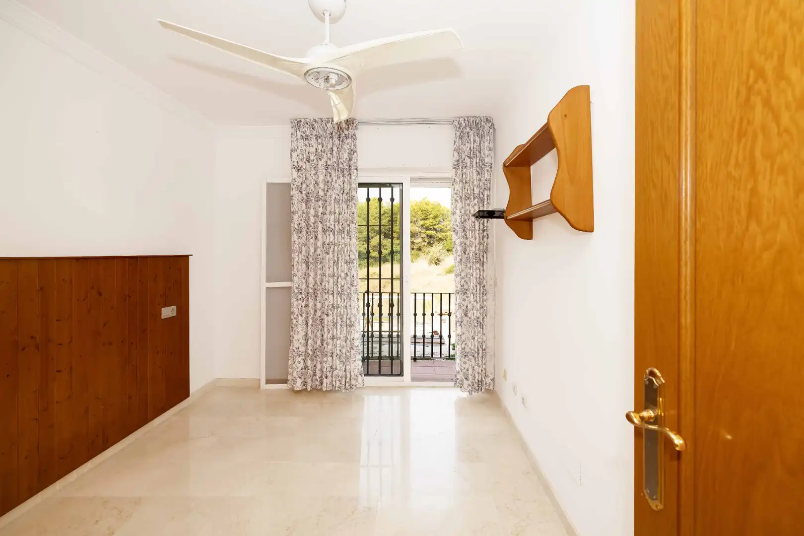 Dormitori de Casa adosada en venda en Marbella amb Terrassa i Traster