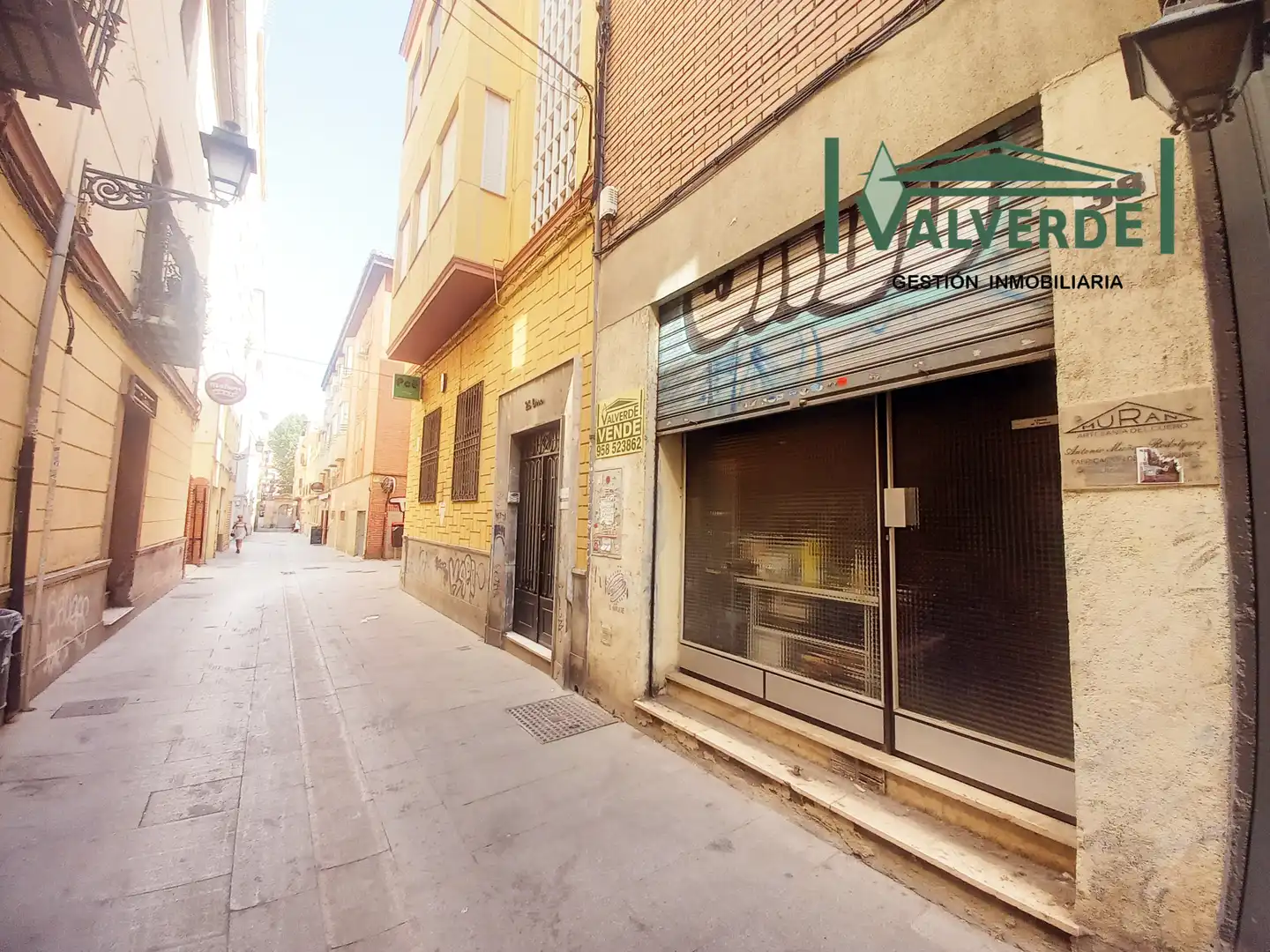 Local comercial en venta en Calle Verónica de la Magdalena 26