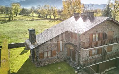 Vista exterior de Casa o xalet en venda en Llívia amb Calefacció, Jardí privat i Parquet