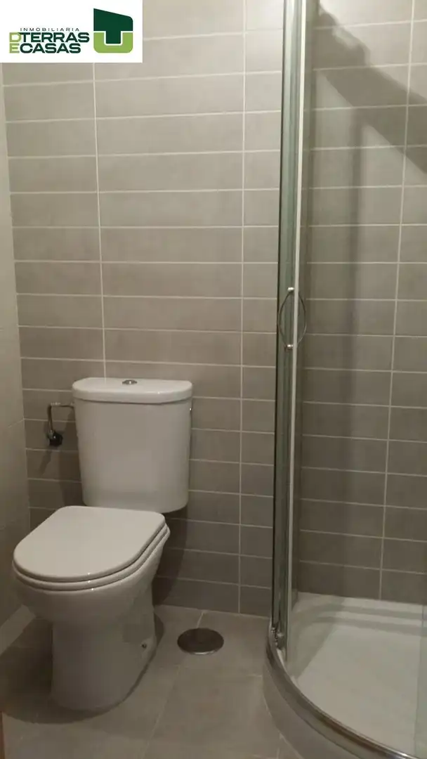 Baño de Ático de alquiler en Marín con Piscina y Piscina comunitaria