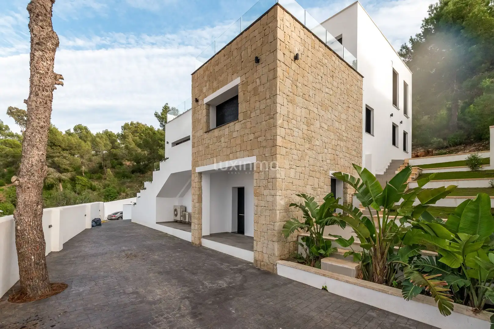 Vista exterior de Casa o xalet en venda en L'Alfàs del Pi amb Aire condicionat, Calefacció i Jardí privat