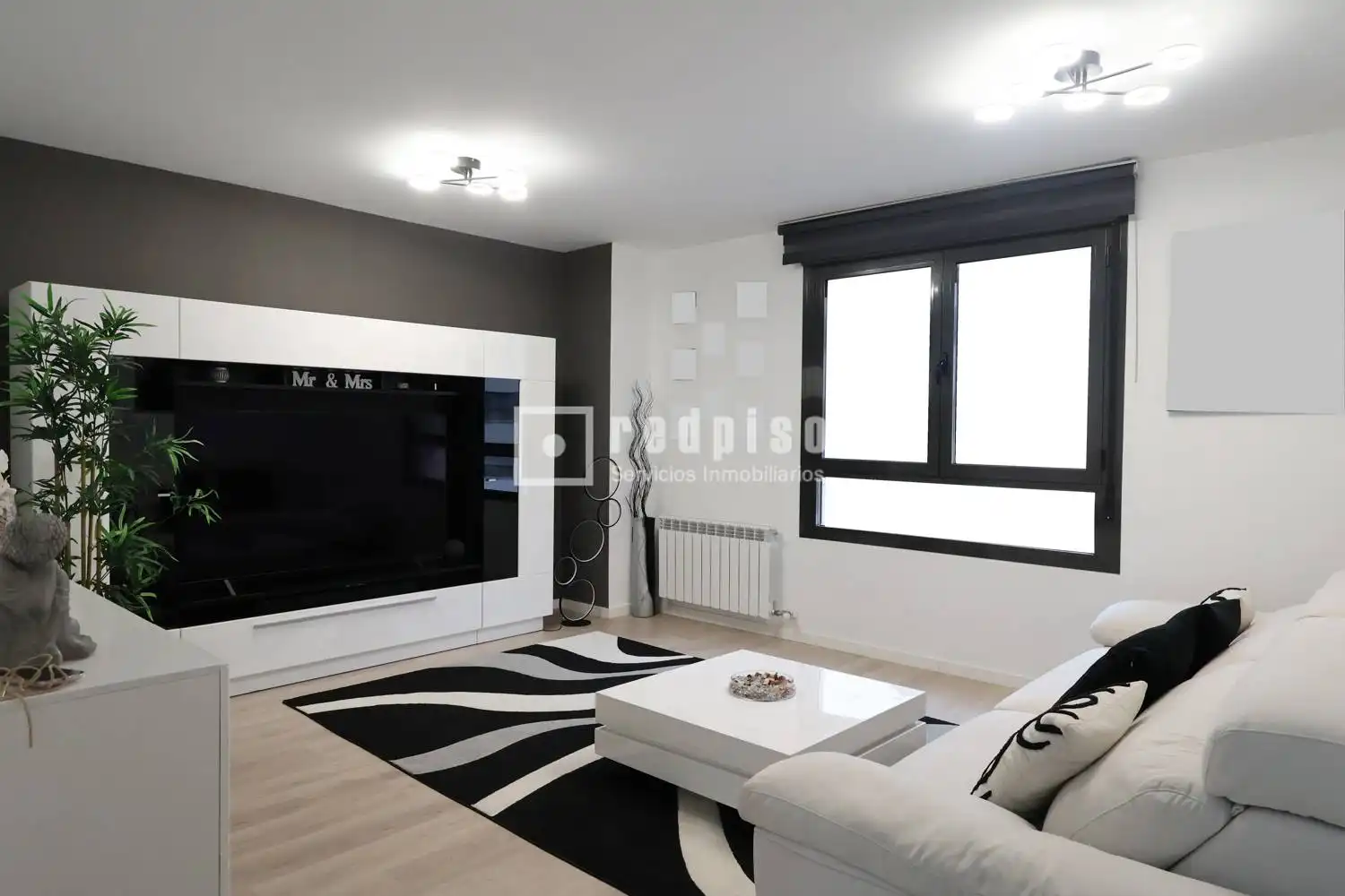 Flat with pool for sale in Villaverde