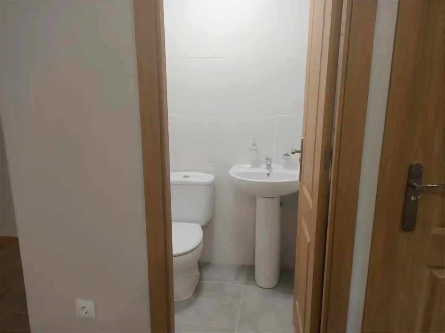 Badezimmer von Geschaftsraum zur Miete in Cistierna
