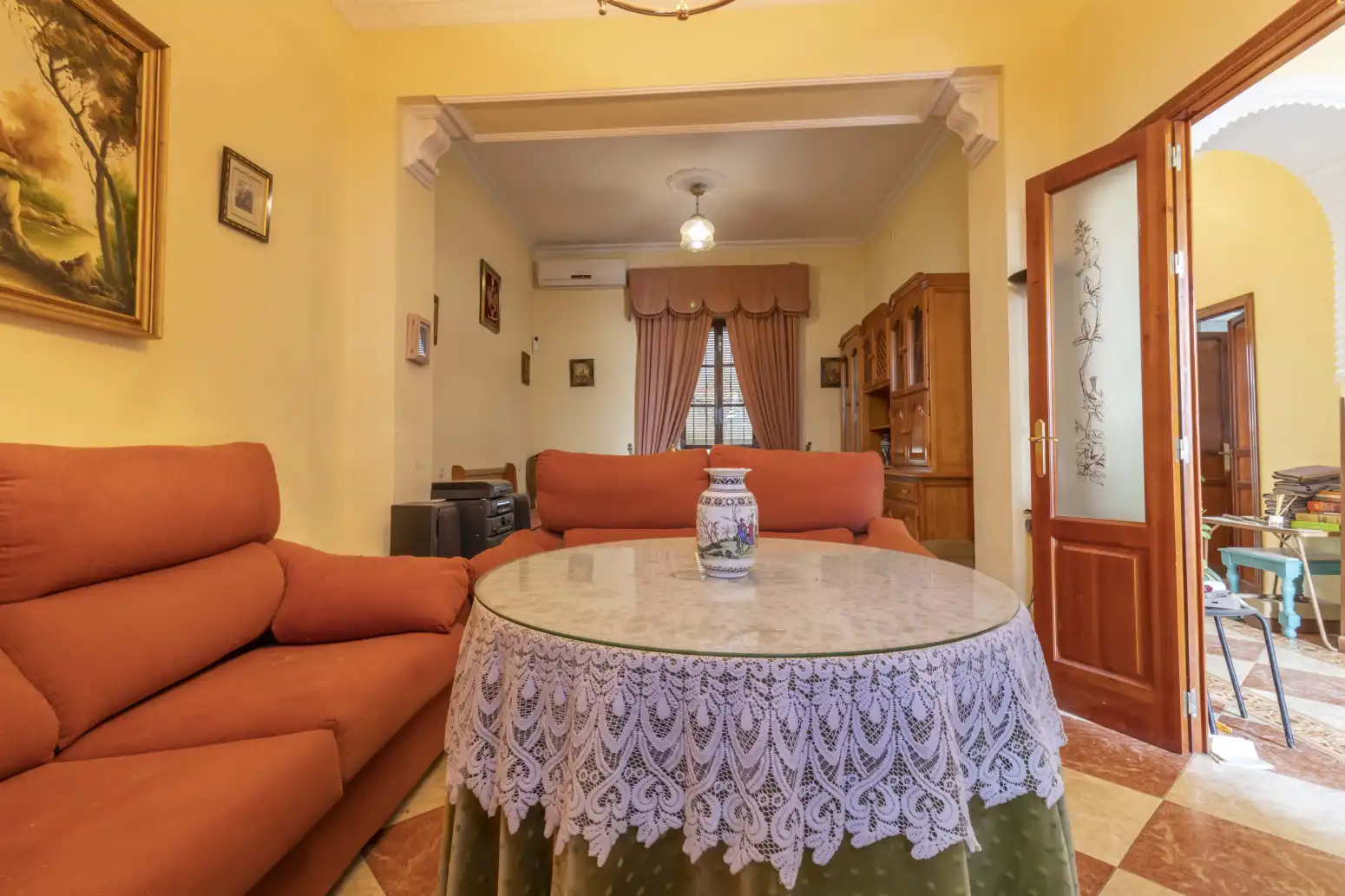 Sala d'estar de Casa adosada en venda en Villanueva del Río y Minas amb Aire condicionat, Terrassa i Balcó