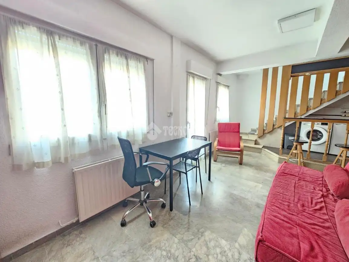 Schlafzimmer von Dachboden zum Verkauf in Madrid mit Heizung, Terrasse und Balkon